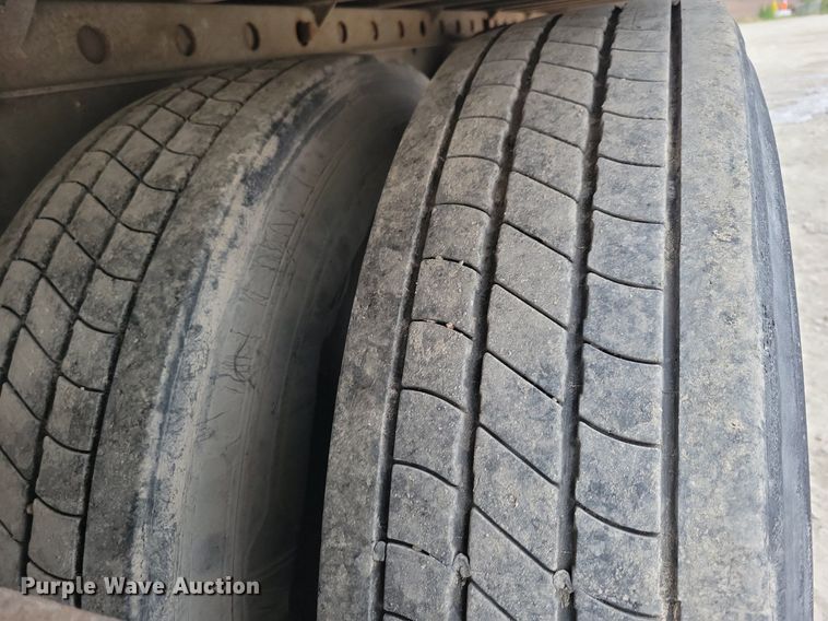 image for item DN4227 2006 Utility 3000R  refrigerated van trailer