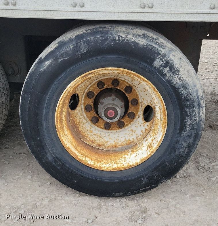 image for item DN4227 2006 Utility 3000R  refrigerated van trailer