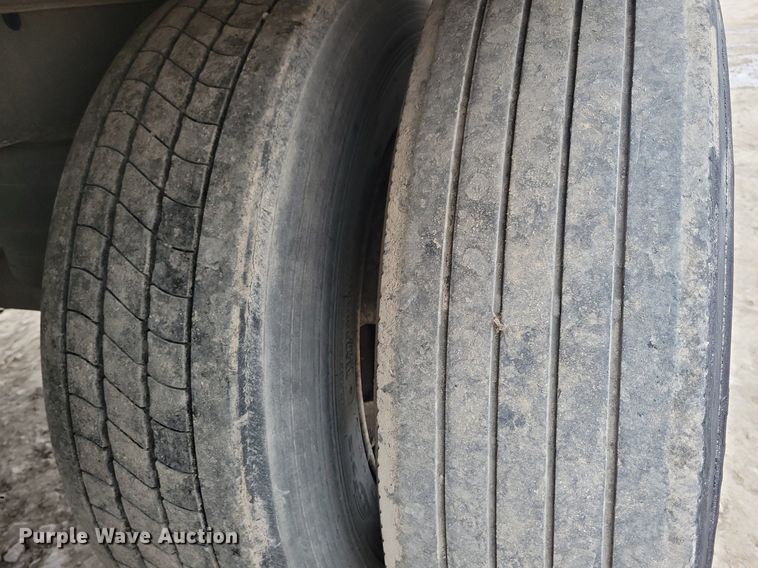 image for item DN4227 2006 Utility 3000R  refrigerated van trailer