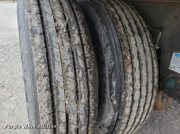 image for item DN4230 2008 Utility 3000R  refrigerated van trailer