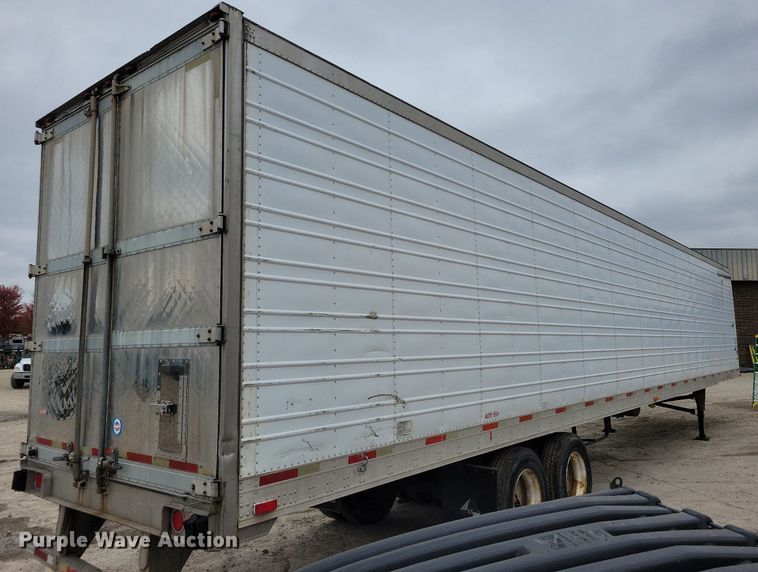image for item DN4232 2005 Utility 3000R  refrigerated van trailer