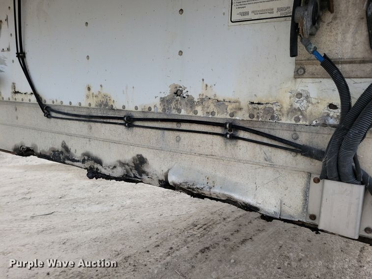 image for item DN4232 2005 Utility 3000R  refrigerated van trailer