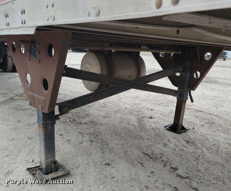 image for item DN4232 2005 Utility 3000R  refrigerated van trailer