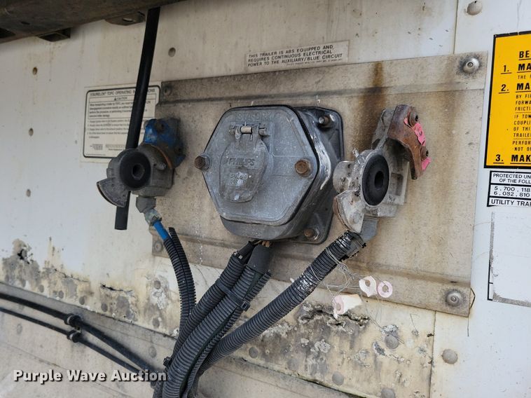 image for item DN4232 2005 Utility 3000R  refrigerated van trailer