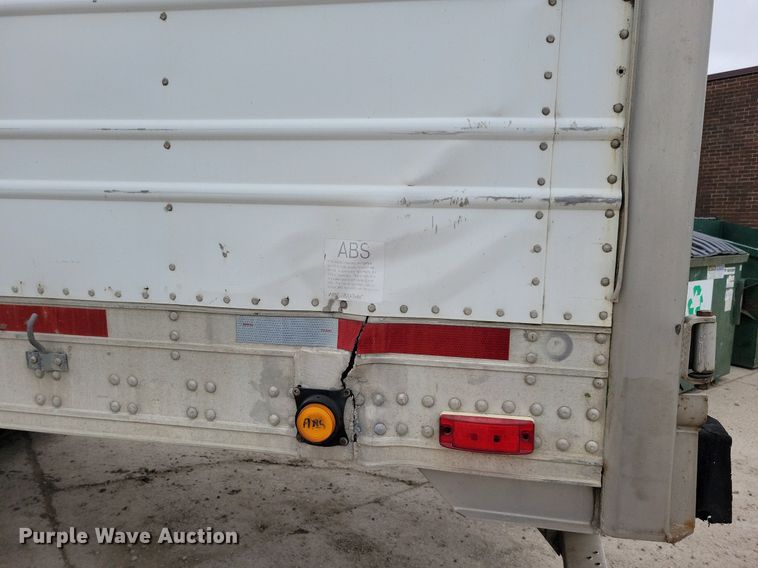 image for item DN4232 2005 Utility 3000R  refrigerated van trailer