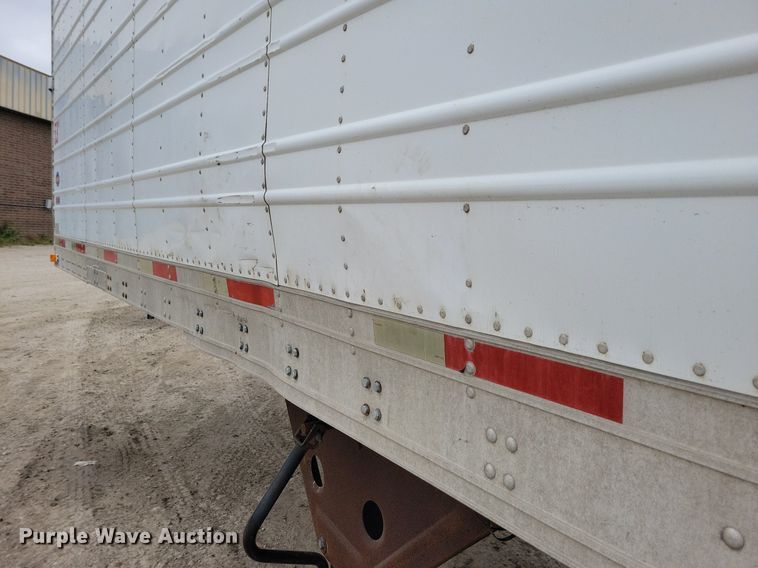 image for item DN4232 2005 Utility 3000R  refrigerated van trailer