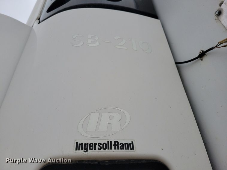 image for item DN4232 2005 Utility 3000R  refrigerated van trailer