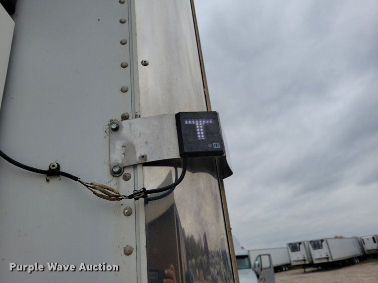 image for item DN4232 2005 Utility 3000R  refrigerated van trailer