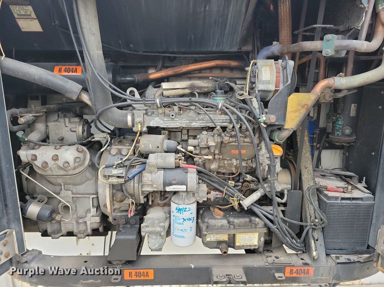 image for item DN4232 2005 Utility 3000R  refrigerated van trailer