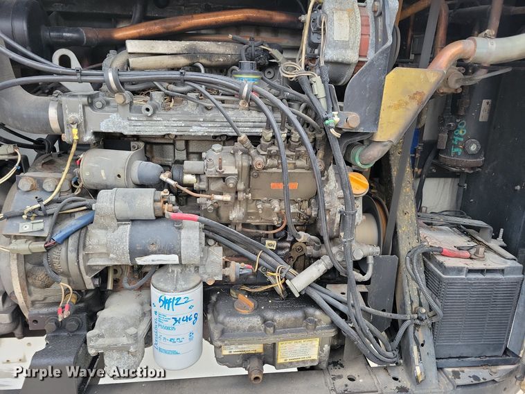 image for item DN4232 2005 Utility 3000R  refrigerated van trailer