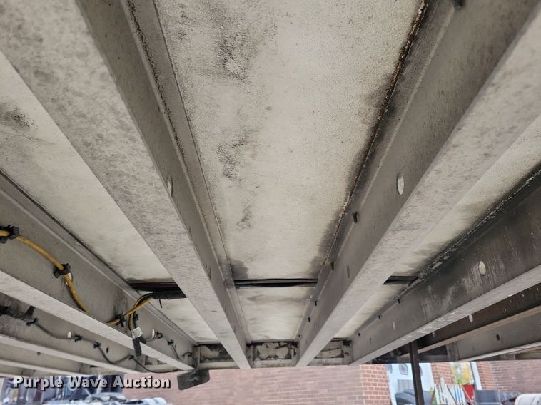 image for item DN4232 2005 Utility 3000R  refrigerated van trailer