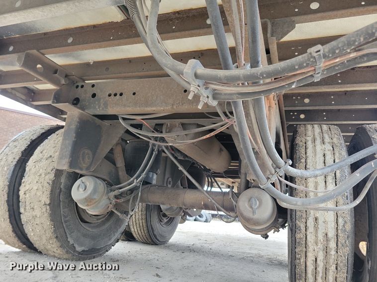 image for item DN4232 2005 Utility 3000R  refrigerated van trailer