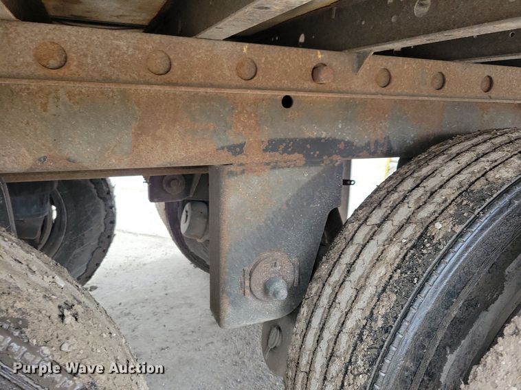 image for item DN4232 2005 Utility 3000R  refrigerated van trailer