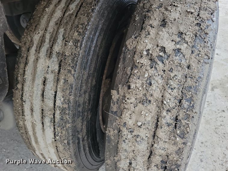 image for item DN4232 2005 Utility 3000R  refrigerated van trailer