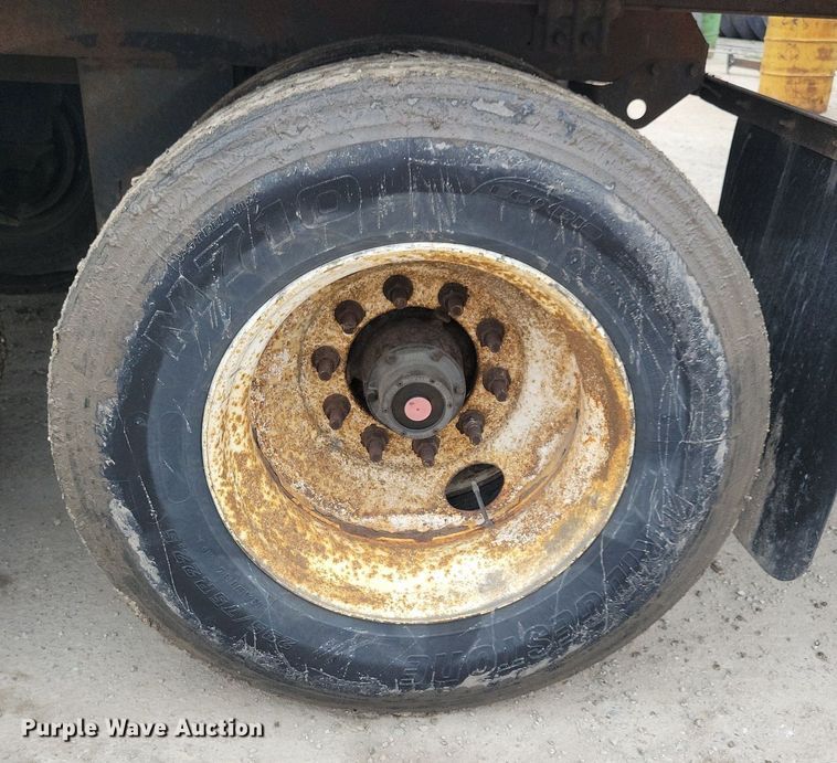 image for item DN4232 2005 Utility 3000R  refrigerated van trailer