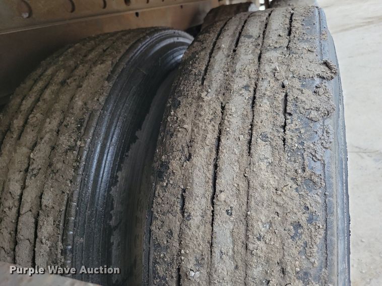 image for item DN4232 2005 Utility 3000R  refrigerated van trailer