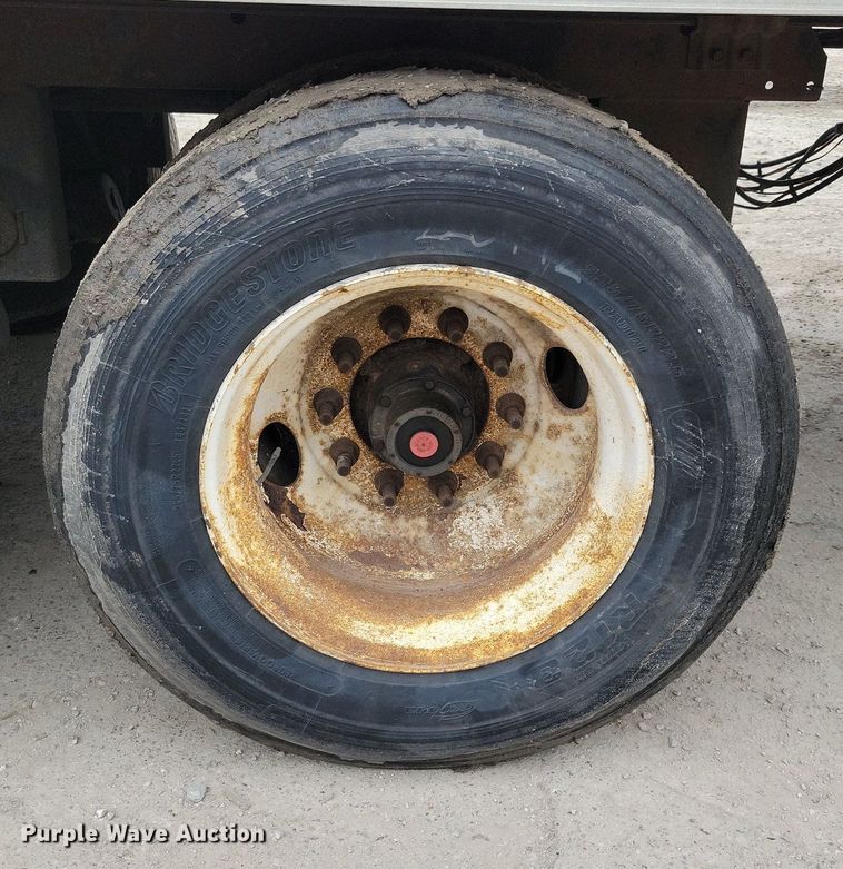 image for item DN4232 2005 Utility 3000R  refrigerated van trailer