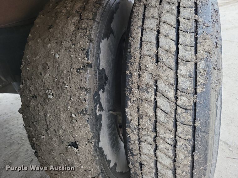 image for item DN4232 2005 Utility 3000R  refrigerated van trailer