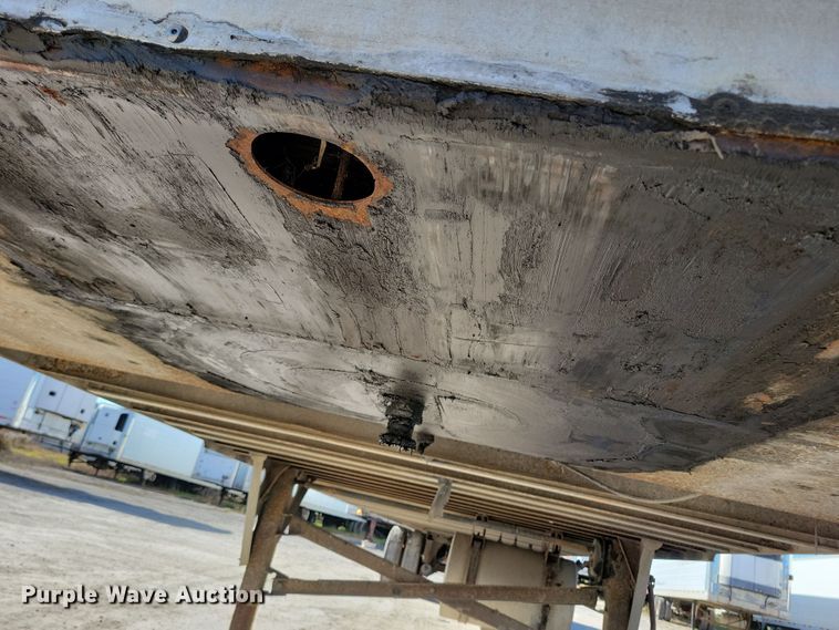 image for item DN4235 2006 Utility 3000R  refrigerated van trailer