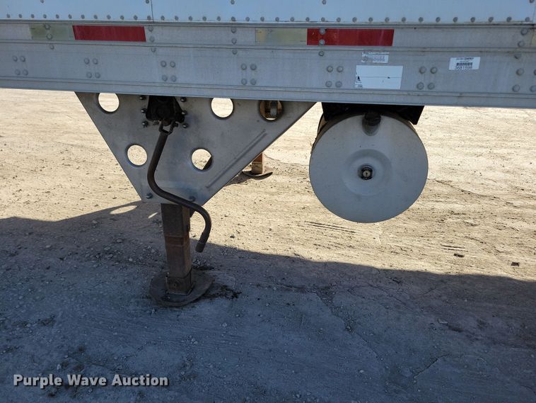 image for item DN4235 2006 Utility 3000R  refrigerated van trailer