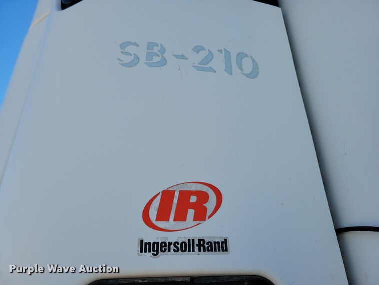 image for item DN4235 2006 Utility 3000R  refrigerated van trailer