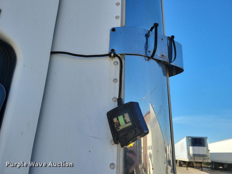 image for item DN4235 2006 Utility 3000R  refrigerated van trailer