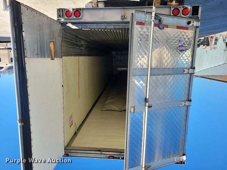 image for item DN4235 2006 Utility 3000R  refrigerated van trailer
