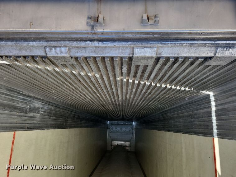 image for item DN4235 2006 Utility 3000R  refrigerated van trailer