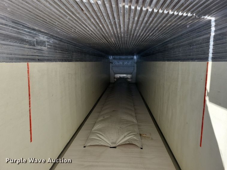 image for item DN4235 2006 Utility 3000R  refrigerated van trailer