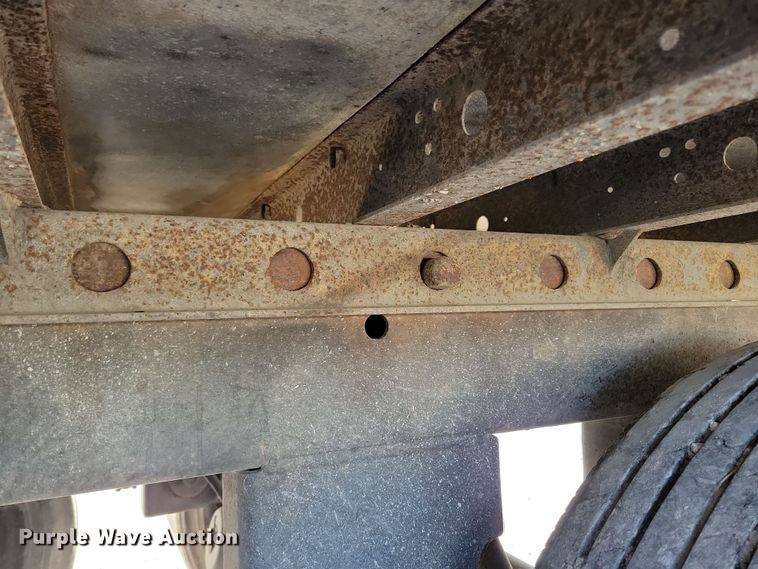 image for item DN4235 2006 Utility 3000R  refrigerated van trailer