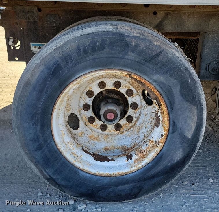 image for item DN4235 2006 Utility 3000R  refrigerated van trailer