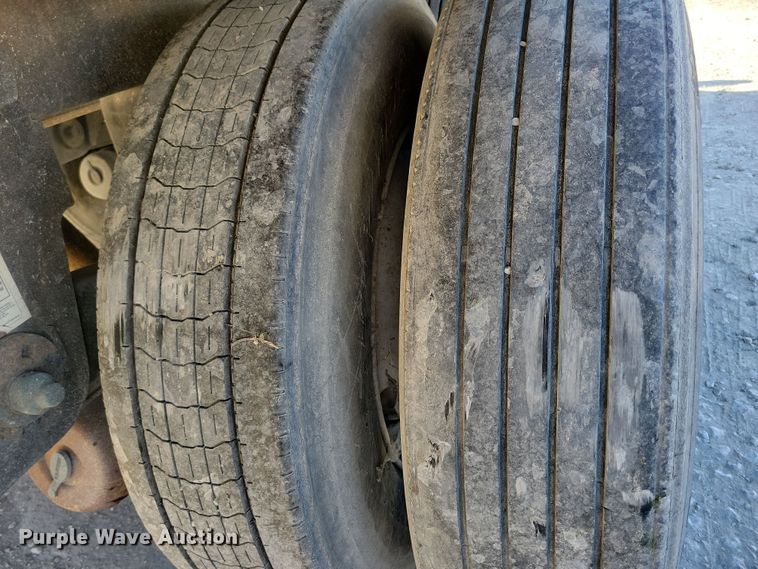 image for item DN4235 2006 Utility 3000R  refrigerated van trailer