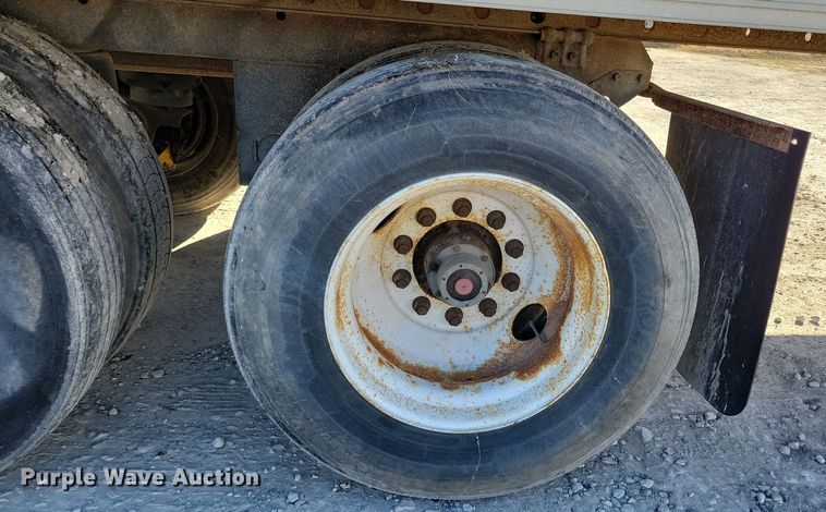 image for item DN4235 2006 Utility 3000R  refrigerated van trailer