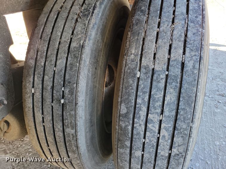 image for item DN4235 2006 Utility 3000R  refrigerated van trailer