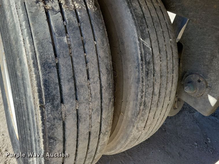 image for item DN4235 2006 Utility 3000R  refrigerated van trailer