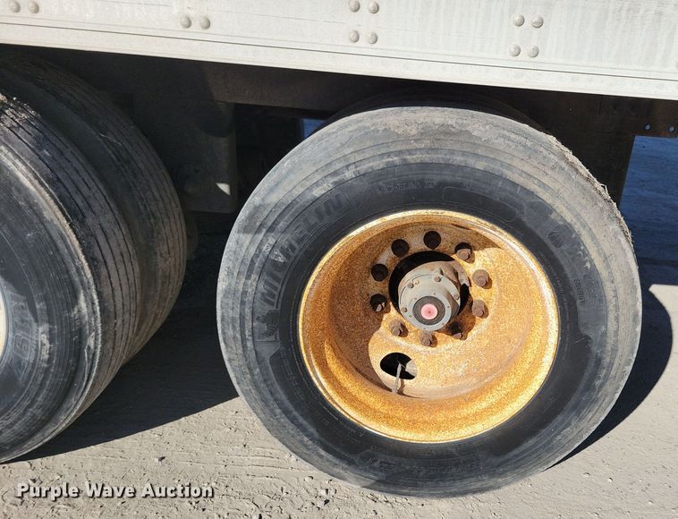 image for item DN4235 2006 Utility 3000R  refrigerated van trailer