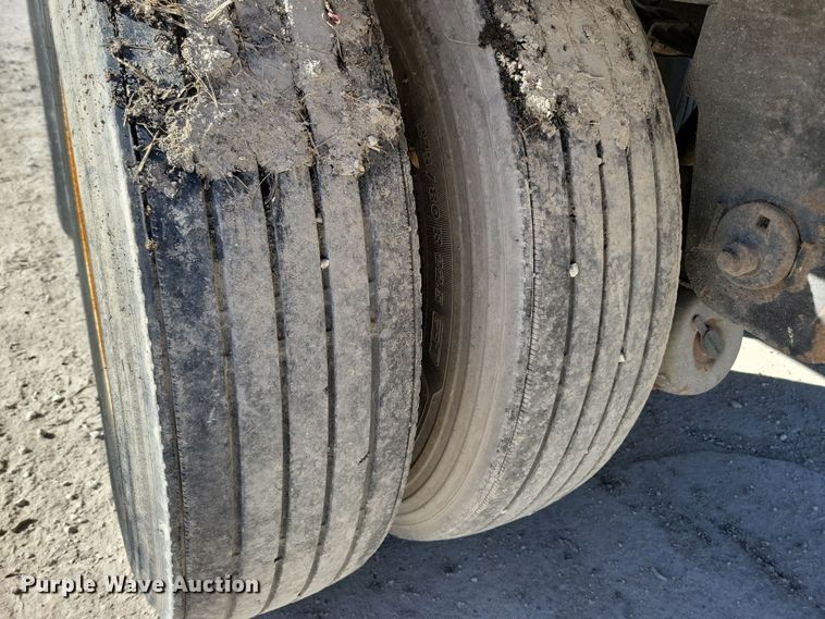 image for item DN4235 2006 Utility 3000R  refrigerated van trailer