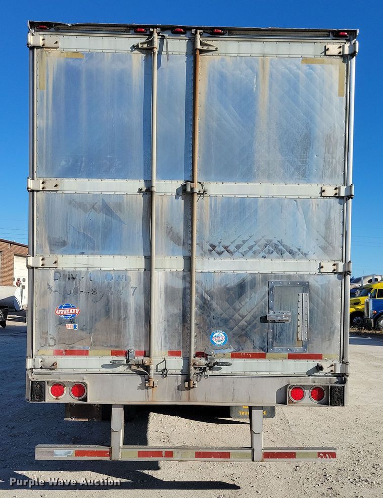 image for item DN4236 2005 Utility 3000R  refrigerated van trailer