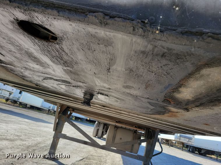 image for item DN4236 2005 Utility 3000R  refrigerated van trailer