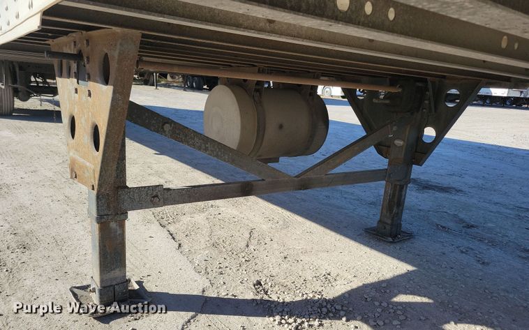 image for item DN4236 2005 Utility 3000R  refrigerated van trailer