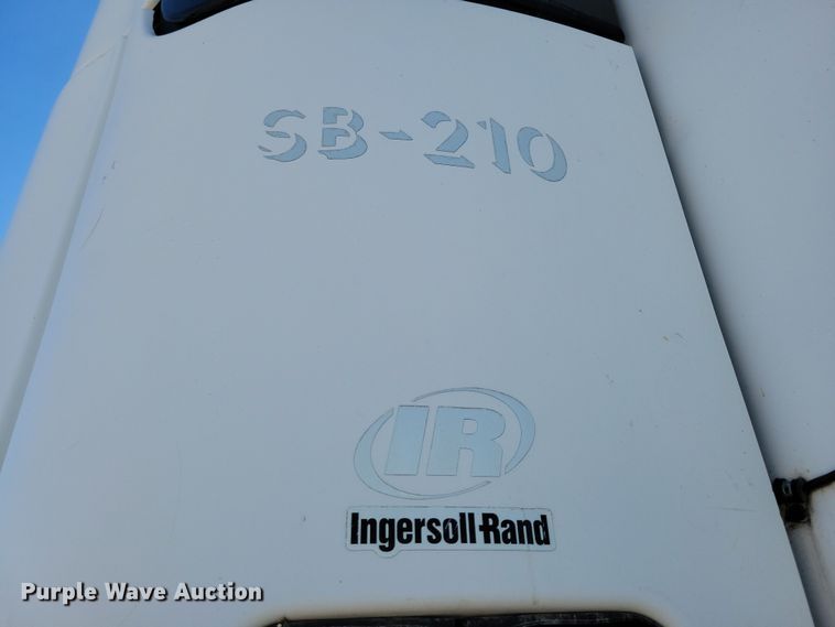 image for item DN4236 2005 Utility 3000R  refrigerated van trailer