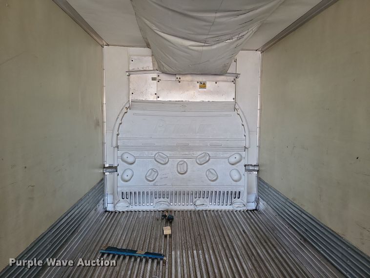 image for item DN4236 2005 Utility 3000R  refrigerated van trailer