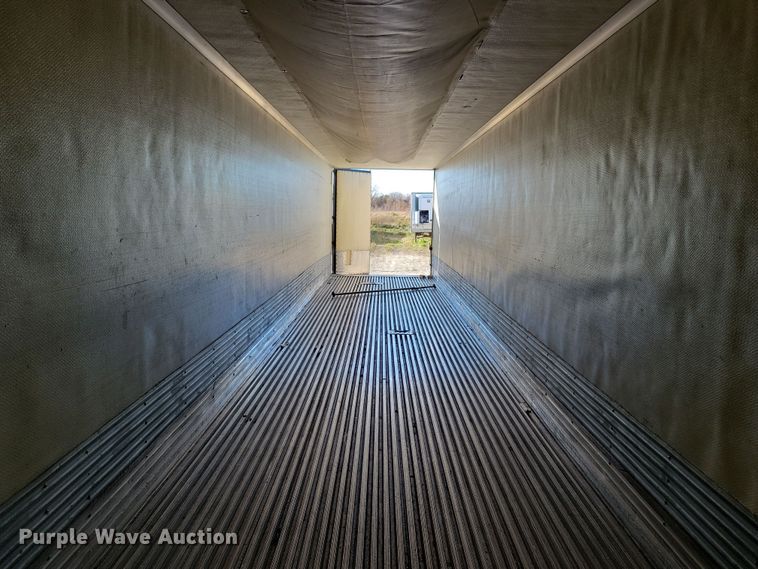 image for item DN4236 2005 Utility 3000R  refrigerated van trailer