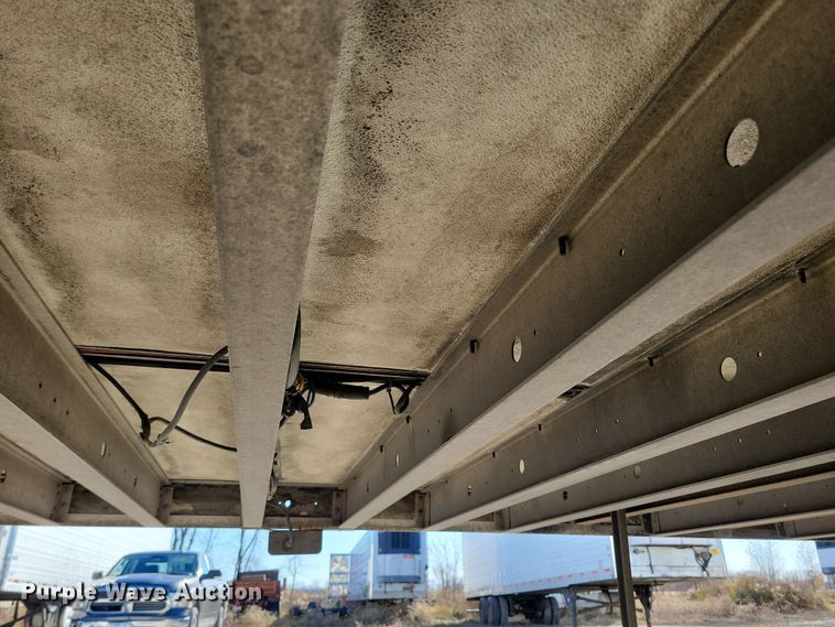 image for item DN4236 2005 Utility 3000R  refrigerated van trailer