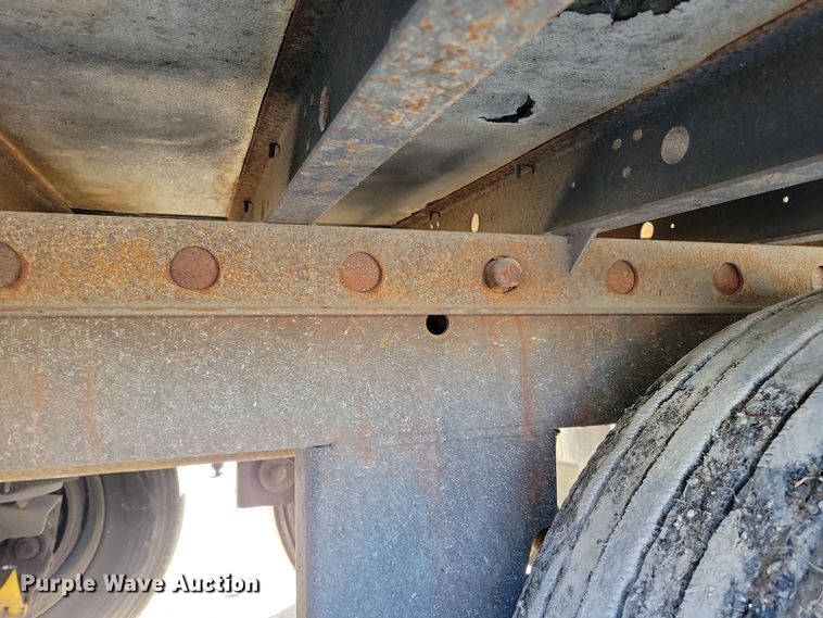 image for item DN4236 2005 Utility 3000R  refrigerated van trailer