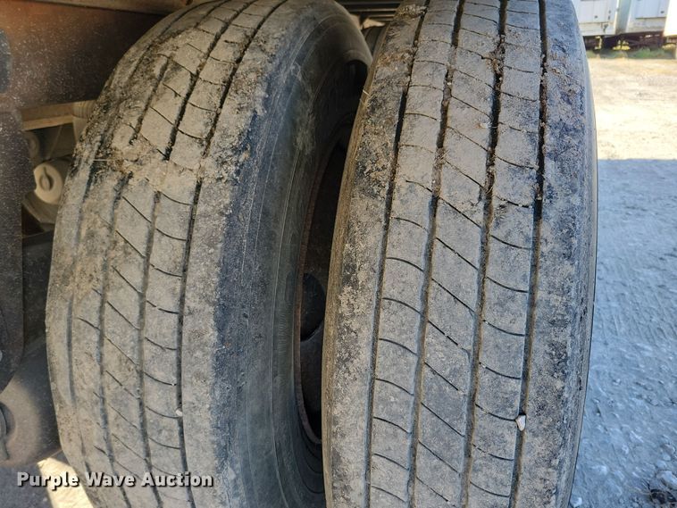 image for item DN4236 2005 Utility 3000R  refrigerated van trailer