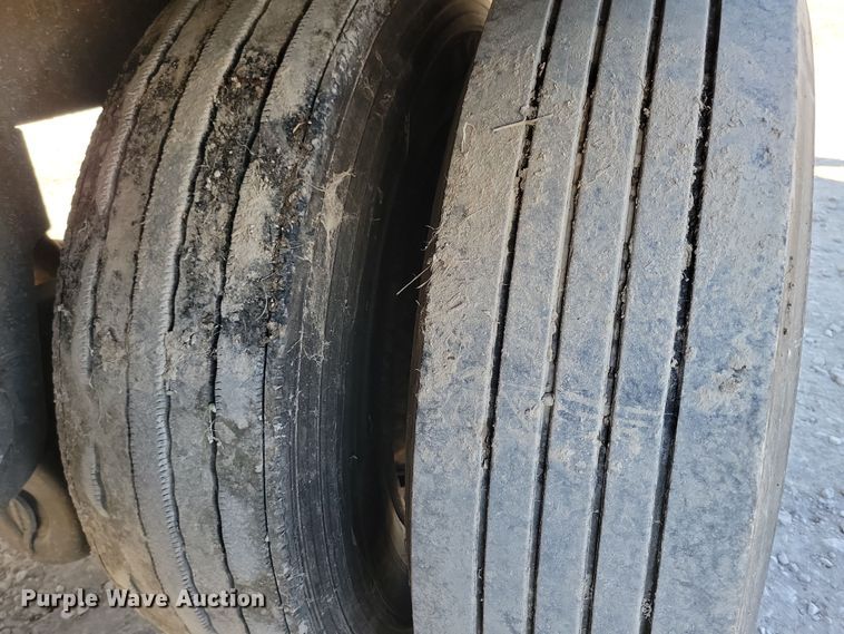 image for item DN4236 2005 Utility 3000R  refrigerated van trailer