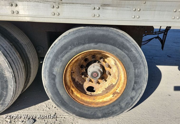 image for item DN4236 2005 Utility 3000R  refrigerated van trailer