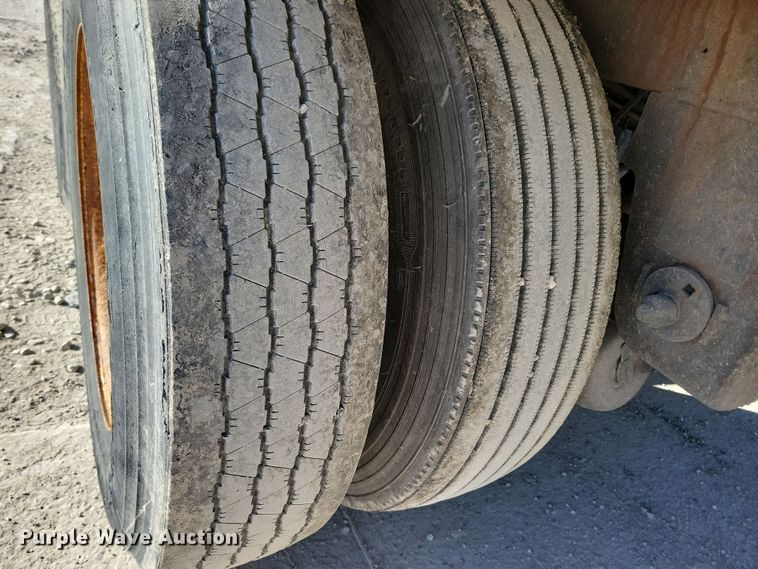 image for item DN4236 2005 Utility 3000R  refrigerated van trailer