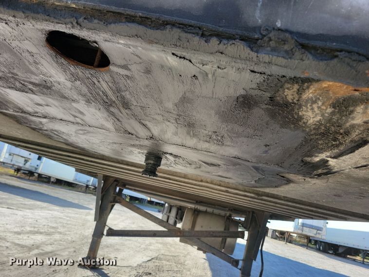 image for item DN4237 2005 Utility 3000R  refrigerated van trailer